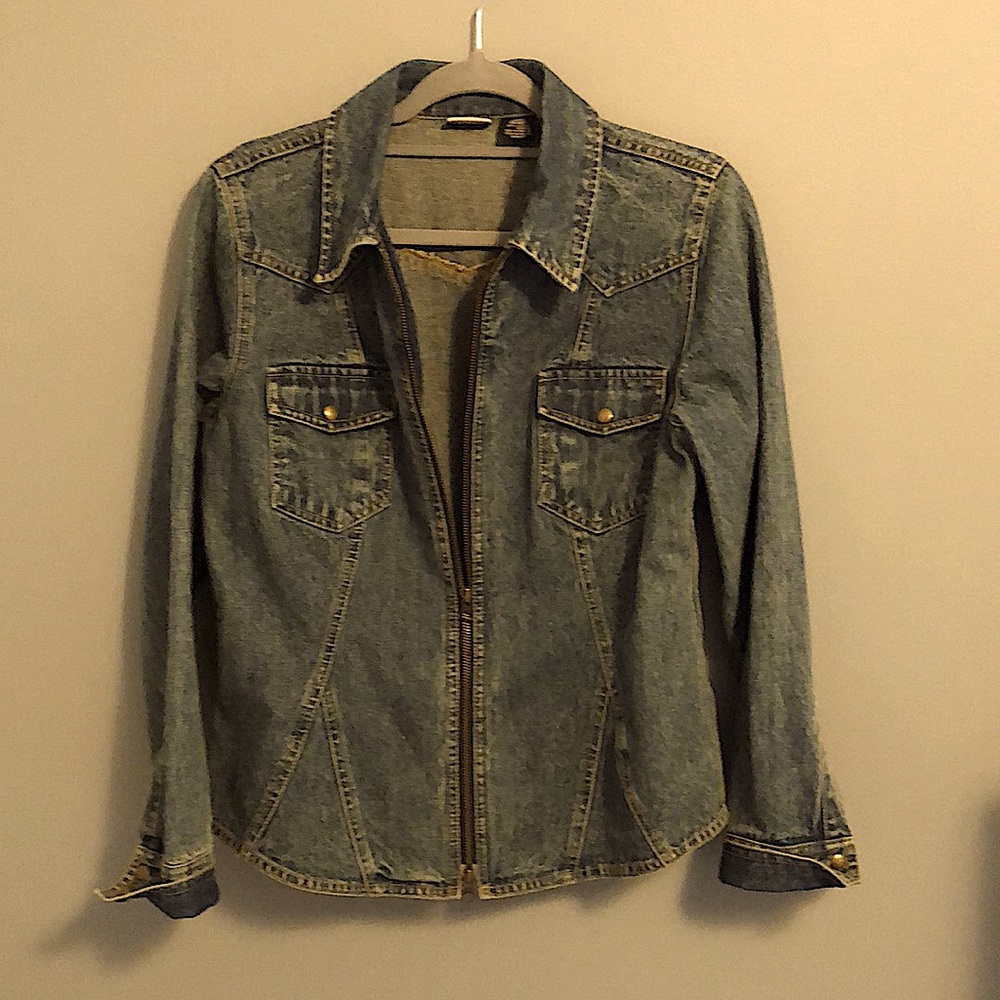 Arizona Jean jacket. Scalloped bottom, tapered fit.